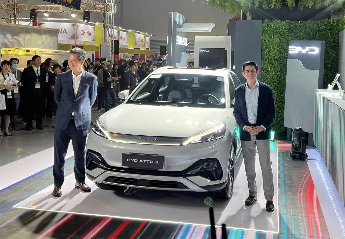 Automobile Central Enterprise Inc. President Toti Zara and AC Motors President and CEO Jaime Alfonso Zobel de Ayala unveil the BYD Atto 3