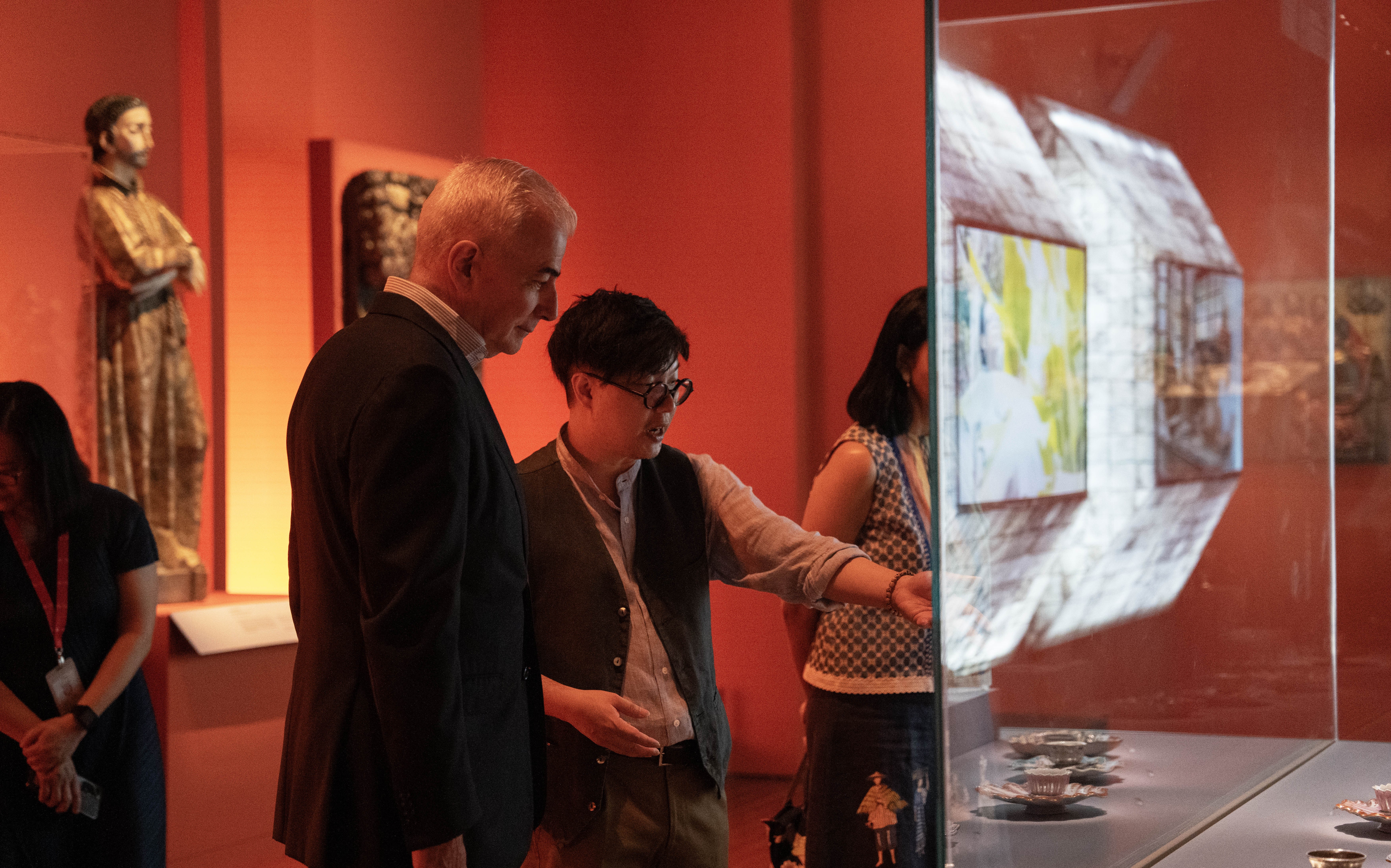 FZA tours the exhibition which features objects from the 16th to 20th centuries on loan from international institutional and private lenders