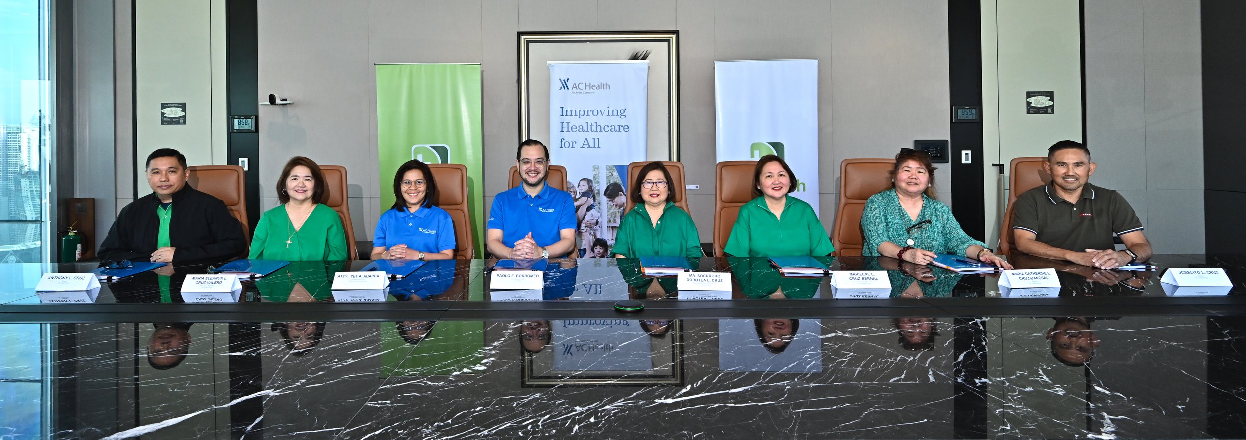 AHCHI Pharma Ventures Inc. and Generika Drugstore President and CEO Atty. Yet Abarca and AC Health President and CEO Paolo Borromeo (third and fourth from left) sign the definitive agreements with (from left) St. Joseph Drug Director Anthony Cruz; Corporate Secretary Maria Eleanor Cruz-Valero; Chairman, President, and CEO Ma. Socorro Dorotea “Gigi” Cruz; Treasurer and COO Marilene Cruz-Bernal; and Directors Maria Catherine Cruz-Bangsal and Joselito Cruz