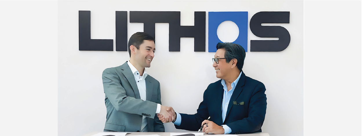 IMI CEO Art Tan and Lithos Energy CEO James Meredith shake hands after signing the strategic manufacturing agreement.