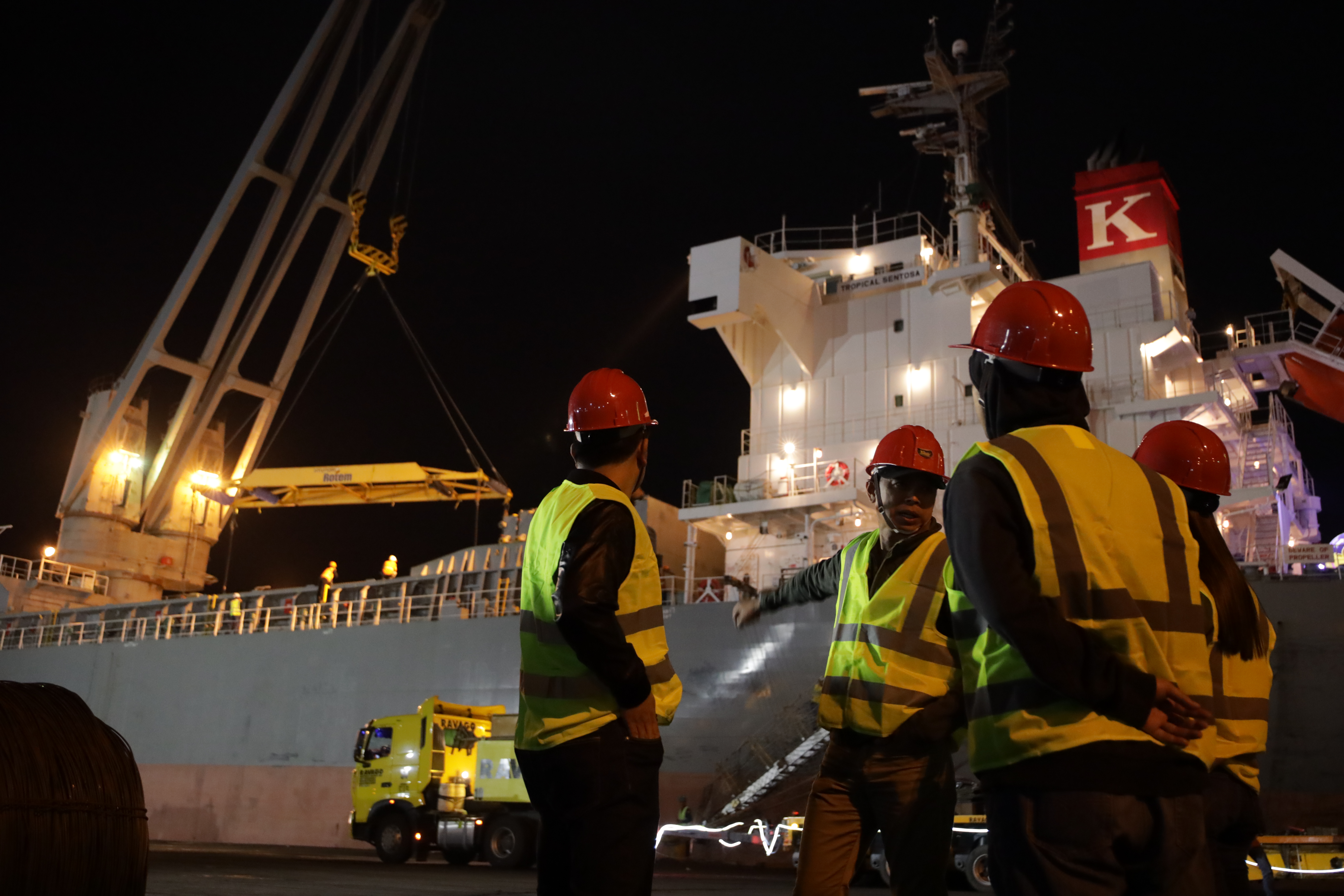 U-Freight Philippines President Nap Marigomen (center) and his team take on the monumental endeavor to transport MRT-7 trains from South Korea to the Philippines.