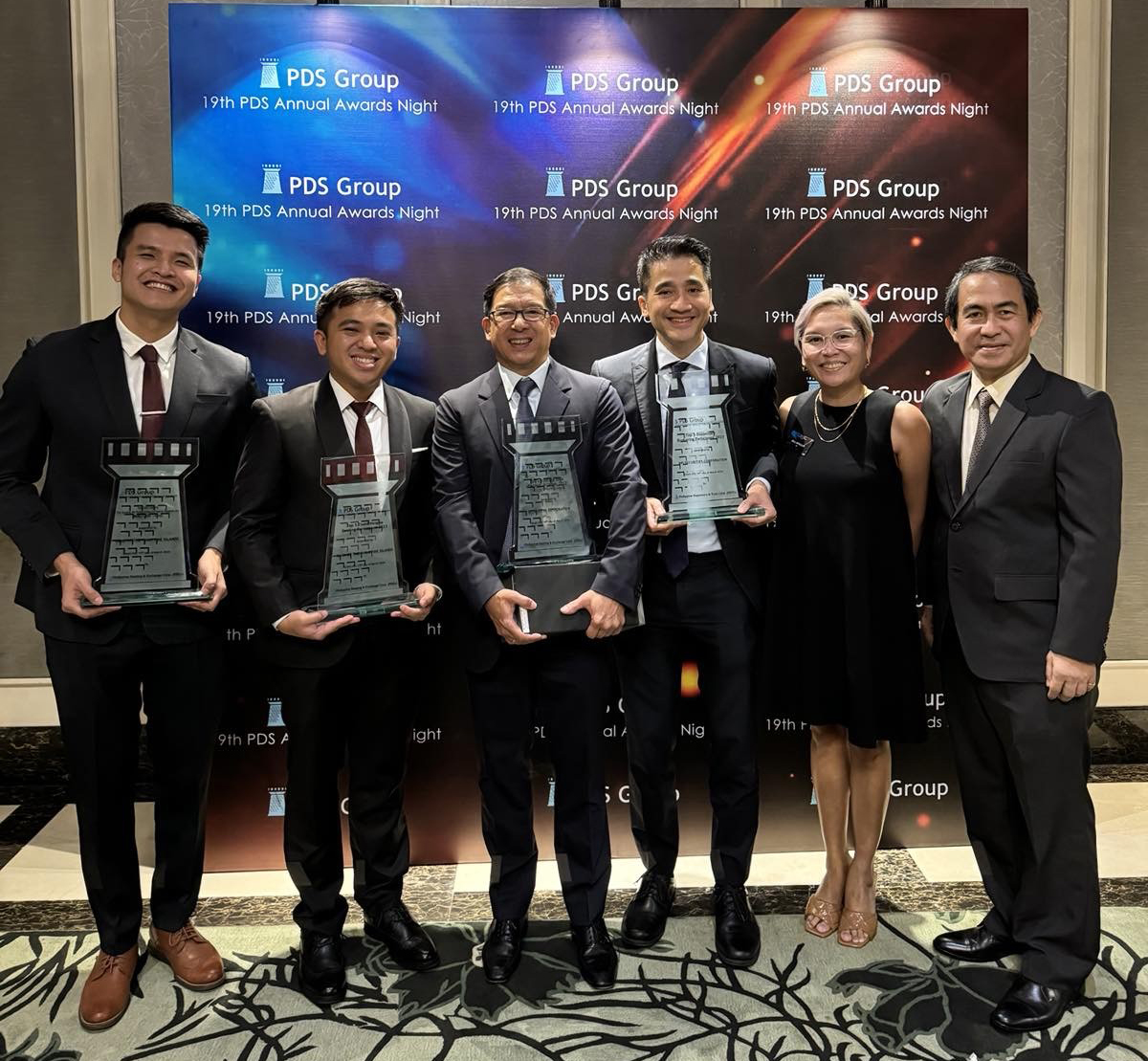 (Left) International Business Magazine recognized BPI as the Best Sustainable Bank in the Philippines; (right) BPI Capital President Junie Veloso and BPI Securities President and CEO Haj Narvaez (third and fourth from left) celebrate multiple wins at the 19th PDS Annual Awards with securities dealers Niccolo Maria Alonso and Jonathan James Garcia, Local Currency Securities Trading Head Jennifer Gayle Singian, and Treasury Trading Head Rinaldo Fernandez