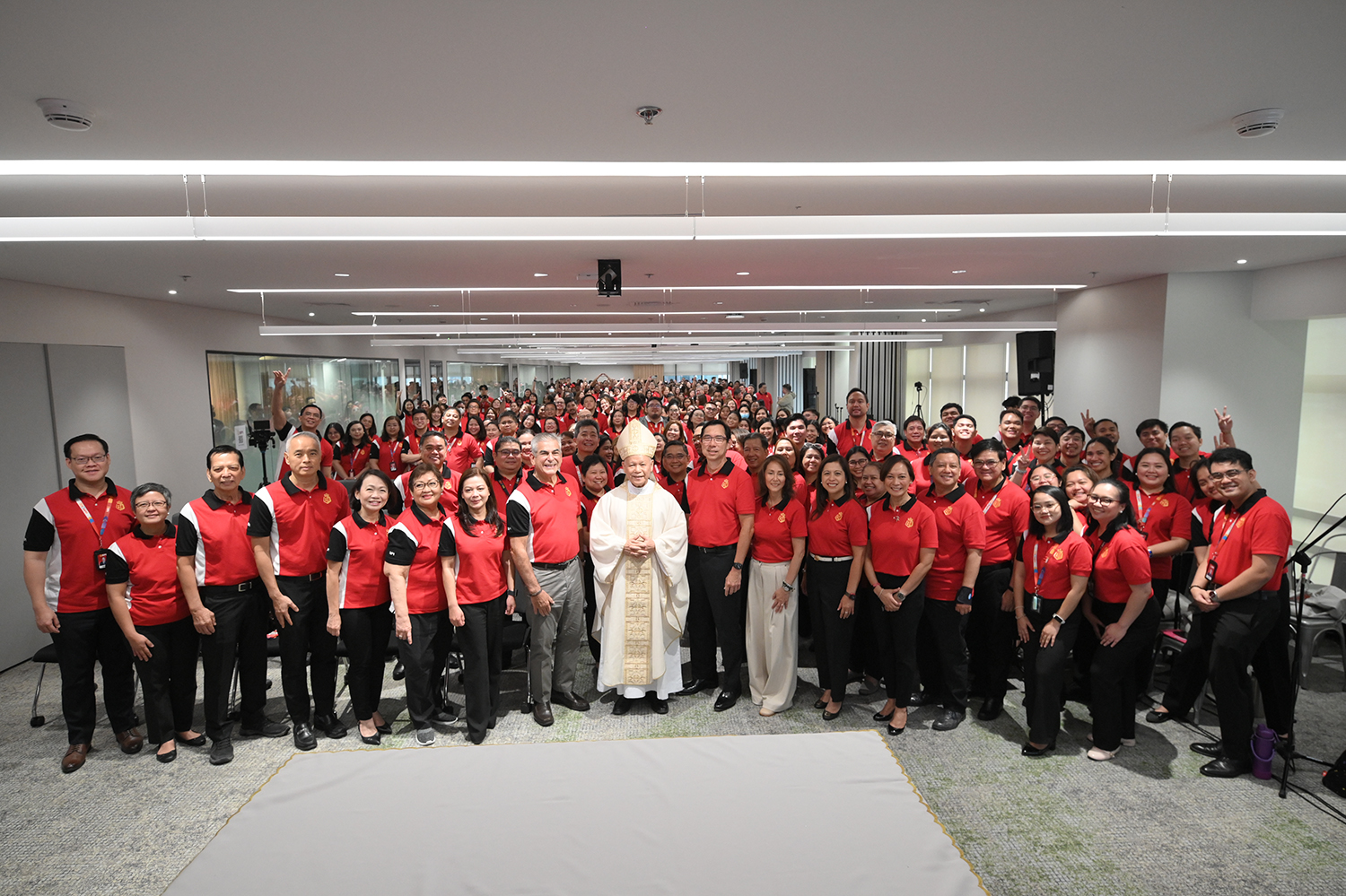 BPI employees, led by chairman Jaime Augusto Zobel de Ayala and president and CEO TG Limcaoco, celebrate the bank’s 173rd anniversary with a thanksgiving Mass presided over by His Eminence Jose F. Cardinal Advincula, Archbishop of Manila, held on August 1 at its headquarters at Ayala Triangle Gardens Tower 2.