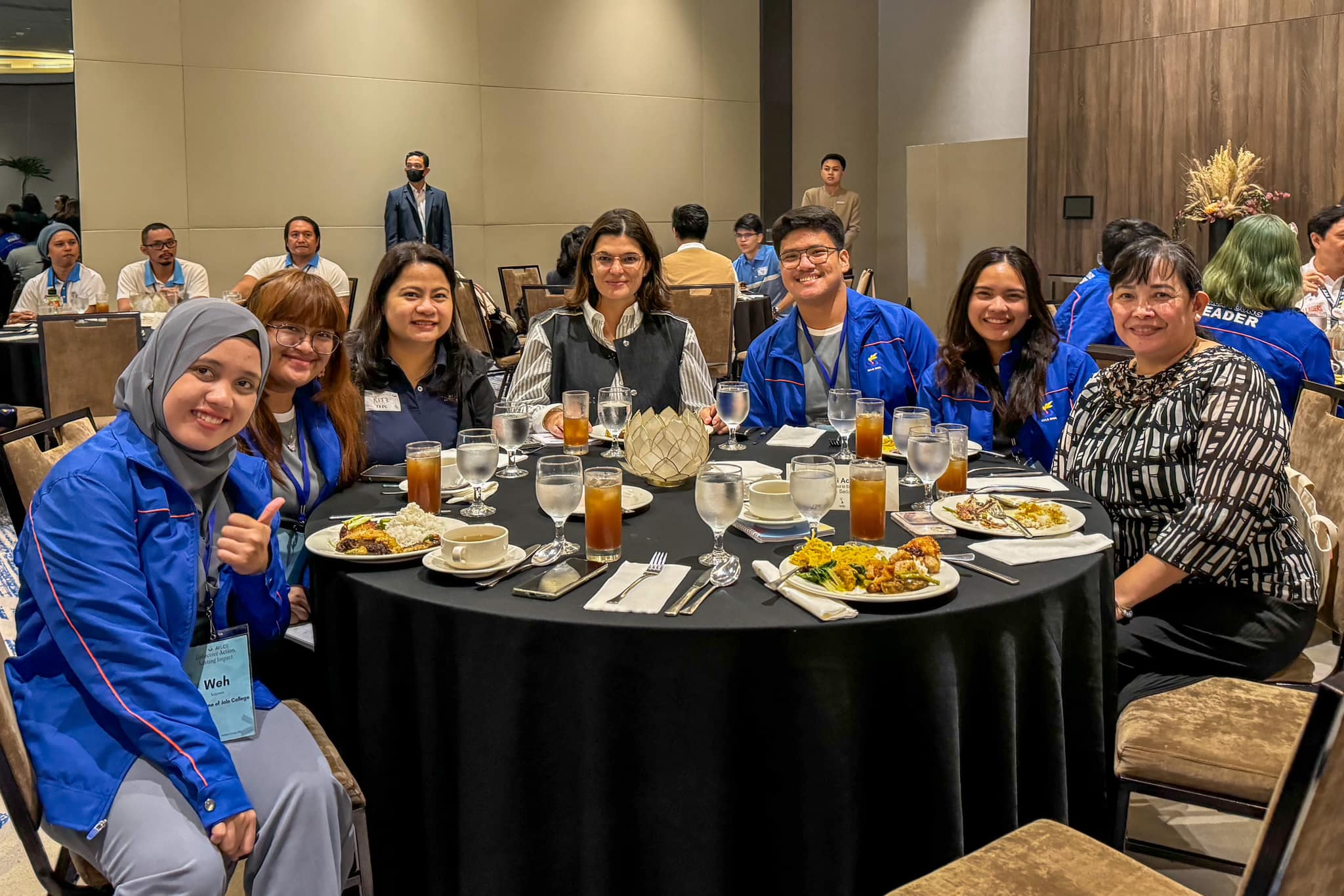 Ayala group executives like ALI SVP and Head of Leasing and Hospitality Mariana Zobel de Ayala make time to meet and interact with AYLC delegates.
