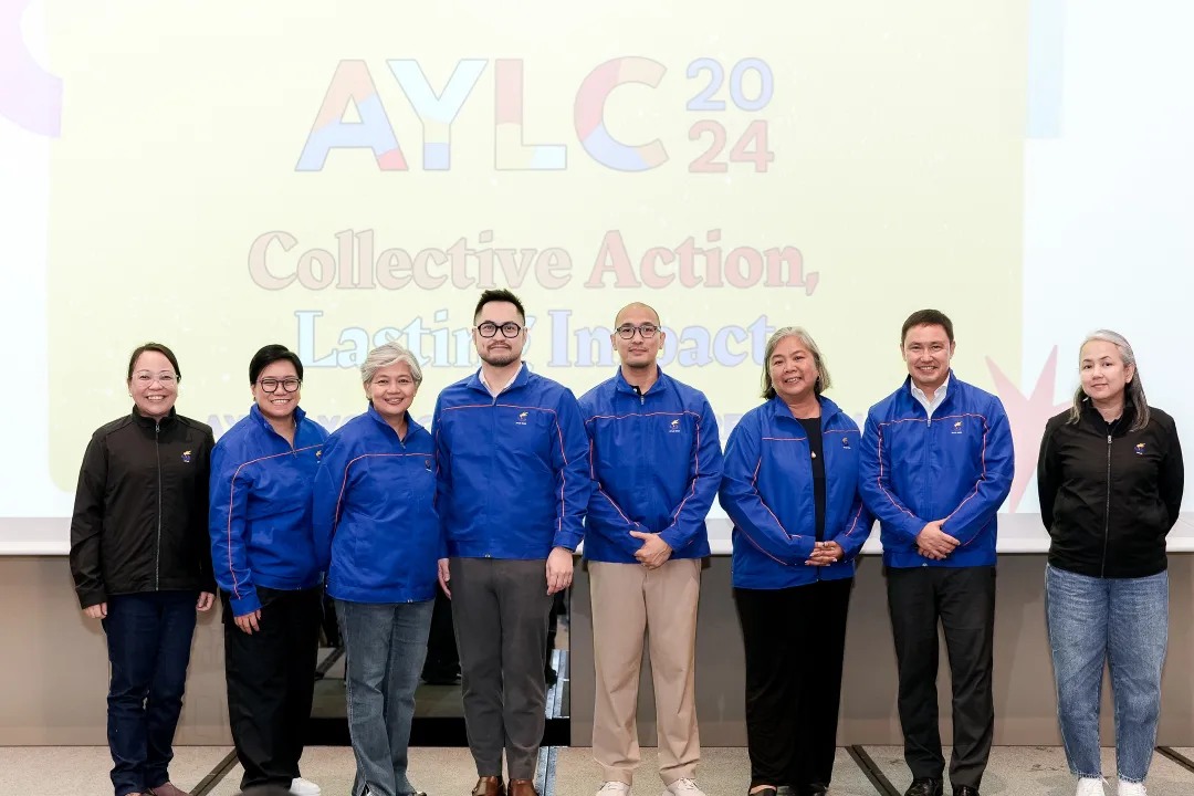 AYLC Program Manager Minnie Montano and Congress Director Aileene Fernandez flank the Ayala group panelists on "Practical Skills in Steward Leadership," namely, Mharicar Castillo-Reyes of ASTICOM, She Gosiengfiao and Gino Borromeo of AC, Paul Mercado of AFI, Mariglo Laririt of Ten Knots, and Miguel de Jesus of ACEN.